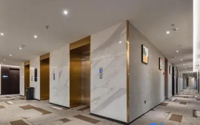 OZE Hotel (Hefei Binhu Yintai Branch)