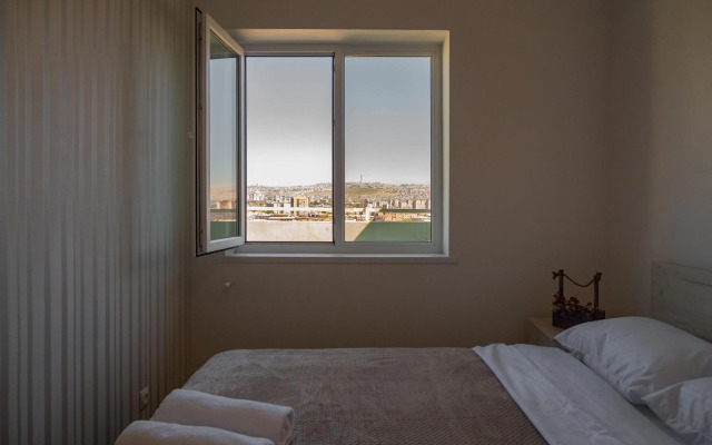 Bright apartment on 13th floor