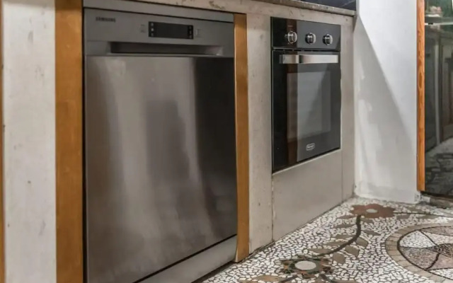 Kanuni - Authentic Albanian House