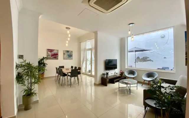 Hard to come by - modern & huge house in Sliema