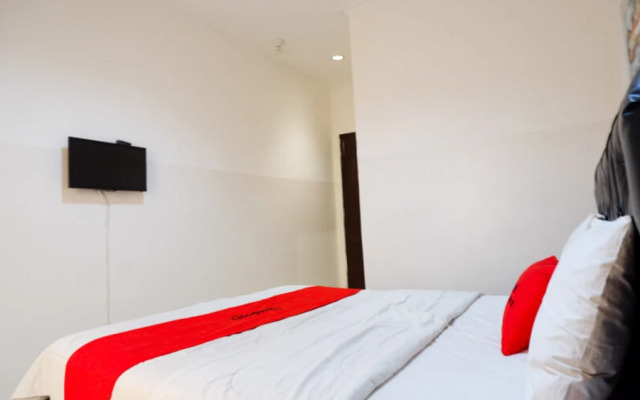 RedDoorz near Wisata Kota Lama Semarang