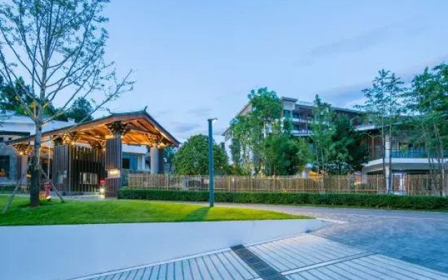 Yunshang Time Hot Spring Holiday Homestay (Tengchong Mayugu Branch)