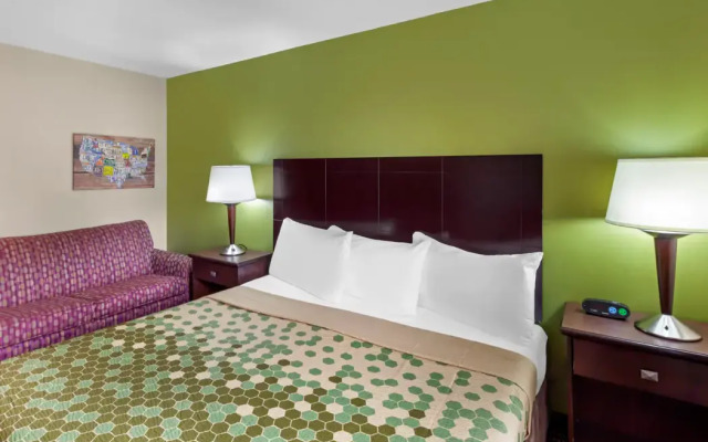 Econo Lodge Inn & Suites Oconto