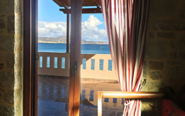 Porto Kalyves Seaside Apartments