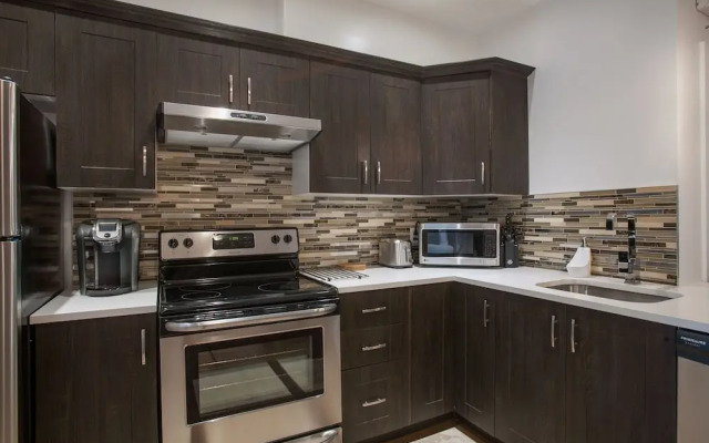 LMVR - LuxApt 3 - 7 bedrooms 2 bathrooms