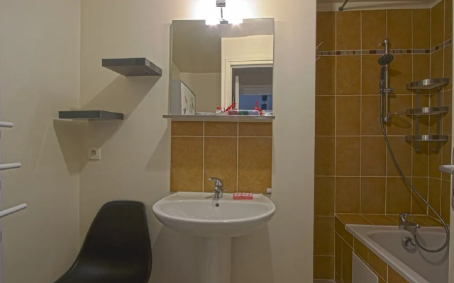 Tasteful Apartment in Comes With Terrace