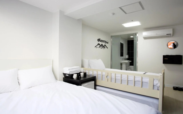Ekonomy Hotel Myeongdong premier