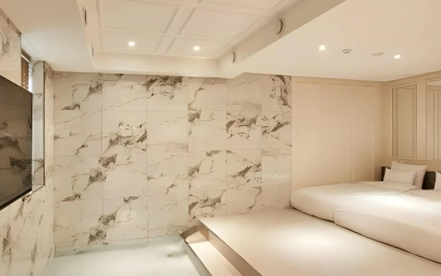 Hotel Wanted