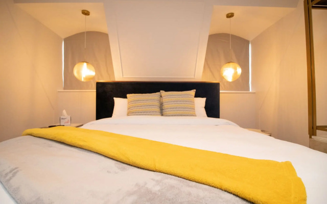 Three Falcons Hotel