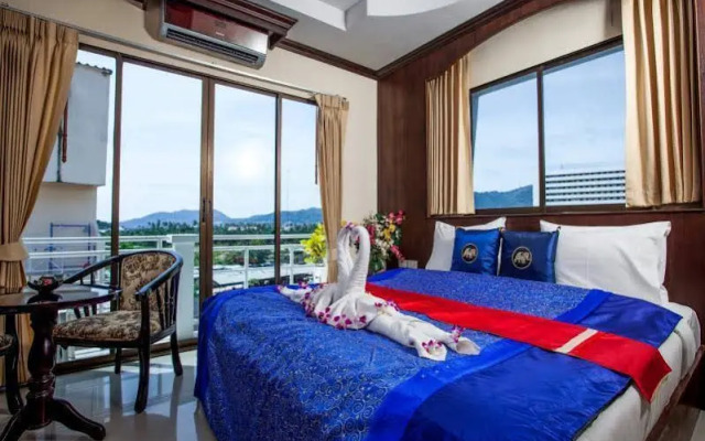 Triple Rund Place Hotel