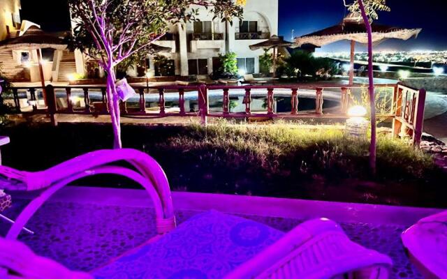 Private Sea & Mountains View Pool Apartment A1G2