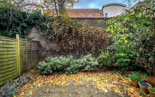 Charming 2BR Flat With Patio in Hammersmith
