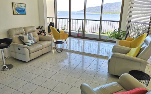 Cairns Ocean View Apartment