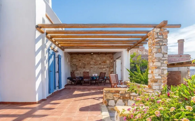 Villa Ioanna for 10 - Allparos Villas