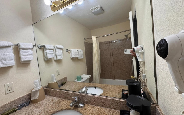 Whispering Pines by Hotel O Whitestone VA