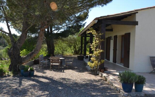 Lovely villa in Cesseras with private swimming pool