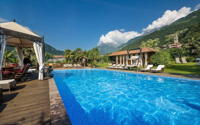 Ruster Resort
