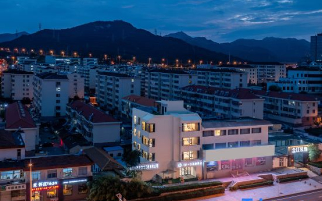 Floral Hotel·Yuehaiyuan Hotel (Weihai Liugong Island Photo Frame Branch)