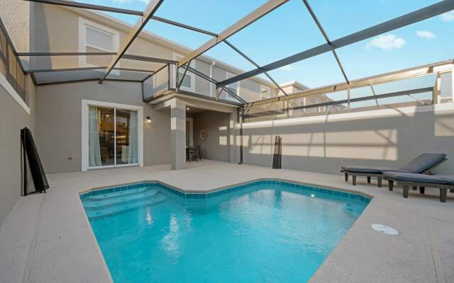 Modern townhome with private pool near Disney