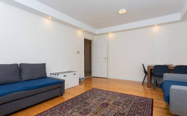 2 Bedroom Flat In Kilburn