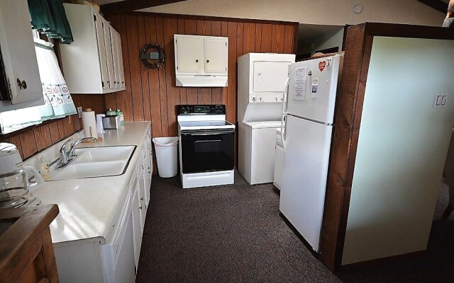 Bare Bear - Two Bedroom Cabin