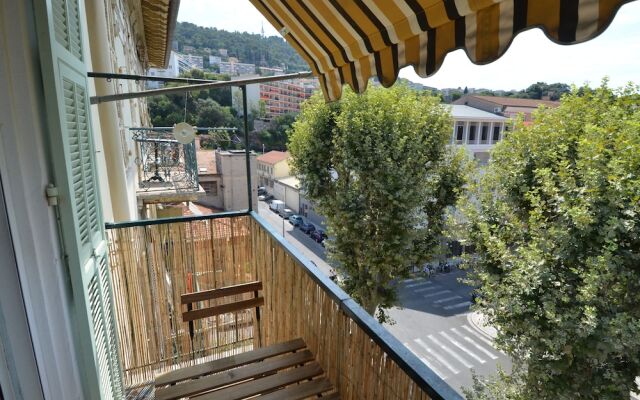 Cosy apartment 4 persons near Train Station Nice Riquier