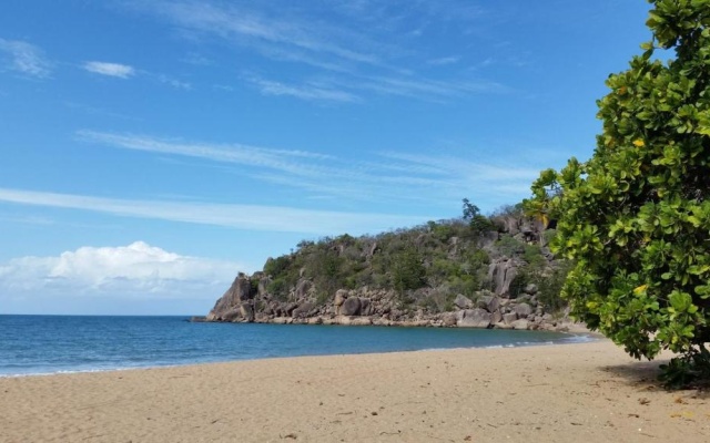 Shambhala Retreat Magnetic Island Cottages – Beach – Magnetic Island