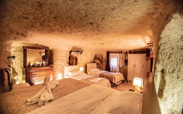 Kamelya Cave Hostel - Adults Only