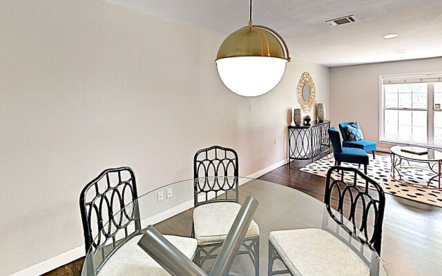 3BR 2BA Remodeled Rosedale House by RedAwning