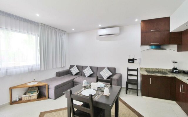 Blue Luxury 1 BD Apartment - Direct exit to the Pool - Fast WiFi - Free Parking