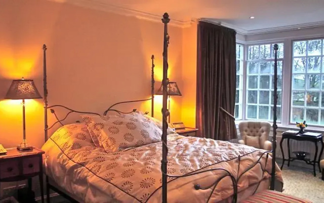 Skirling House