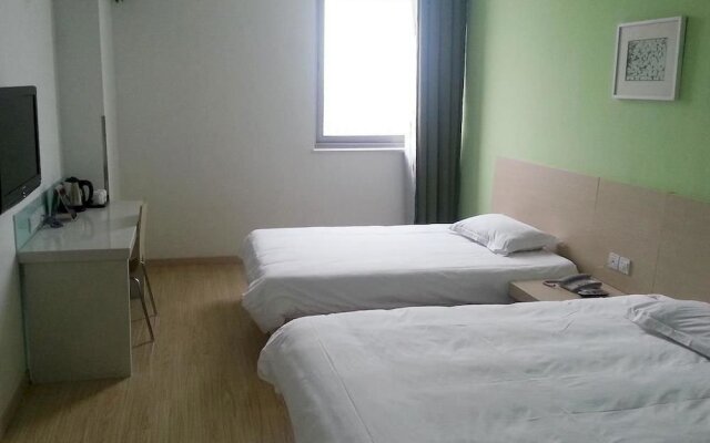 Motel 168 Shanghai Nanhui Huinan Town Tesco Branch