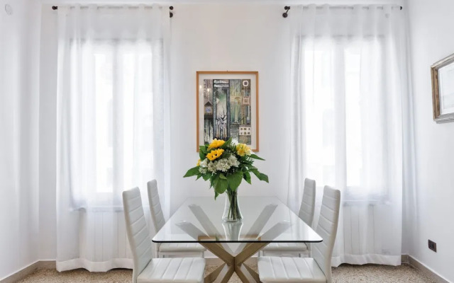 Tolentini Canal View Apartment