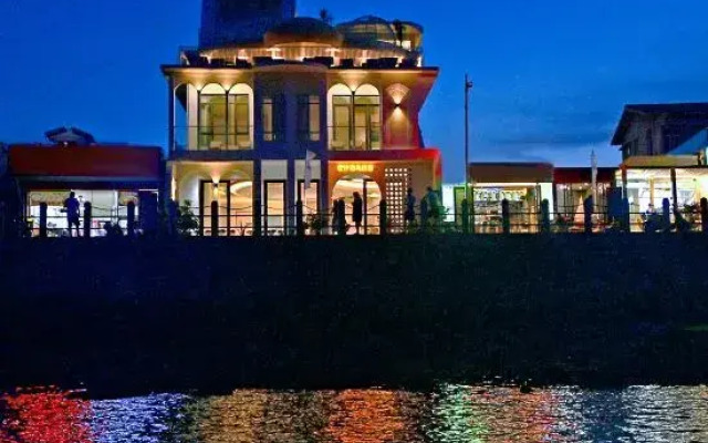 Cengxi Island Hostel
