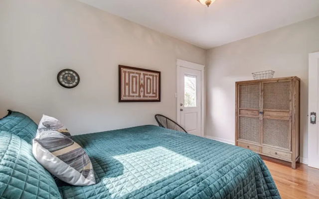 Brenham Rental w/ Deck & Yard < 1 Mi to Downtown!