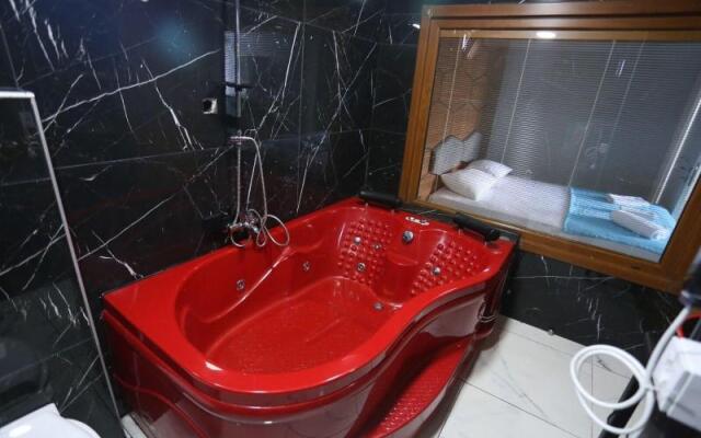 Eagle Palace Suites