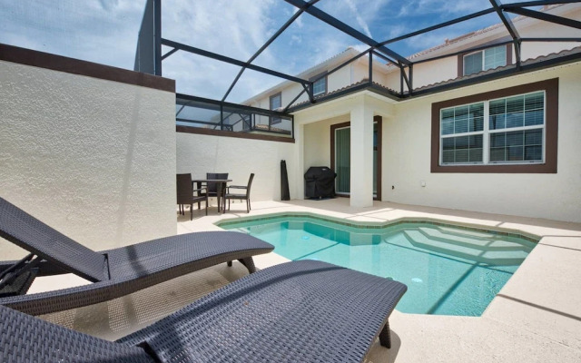 Modern and Spacious 5 bed Home Resort