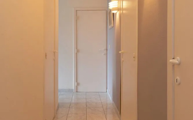 Spacious Apartment With Terrace