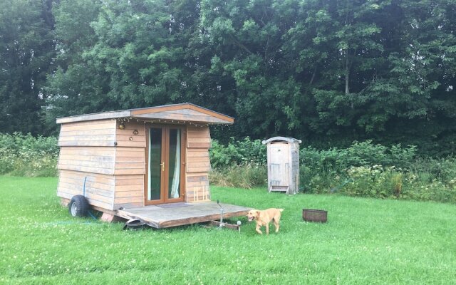Beehive @ Westcote Glamping- Campsite