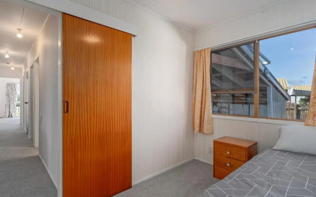 The Jandal House - Whitianga Holiday Home