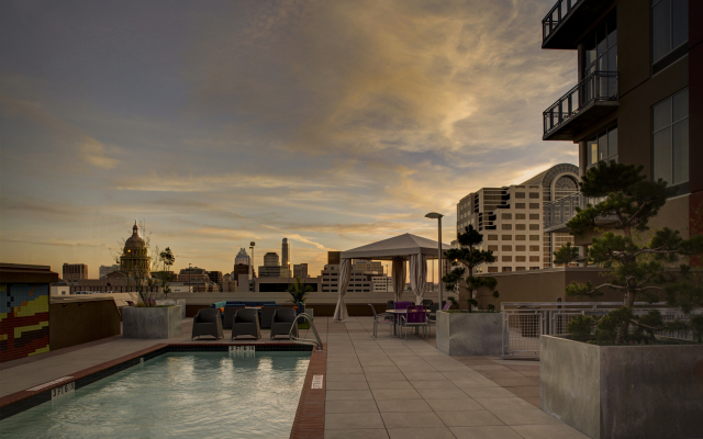 Hampton Inn & Suites Austin @ The University / Capitol