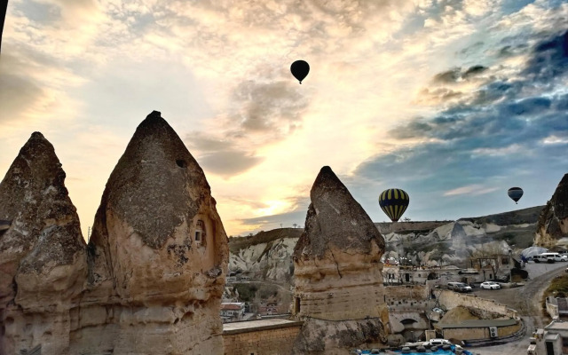 Mosaic Cave Hotel