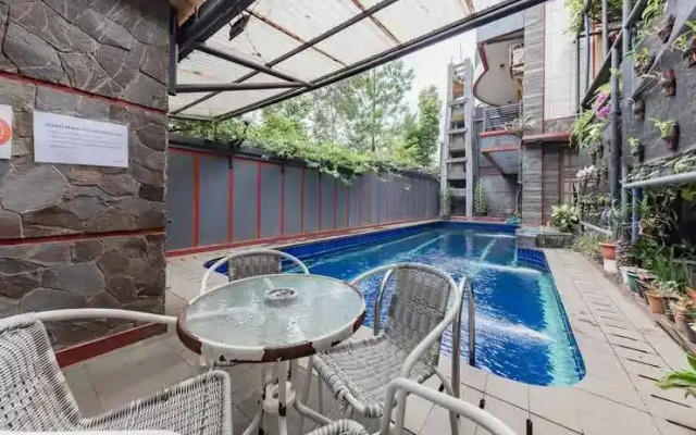 Urbanview Hotel Villa Surya Bandung