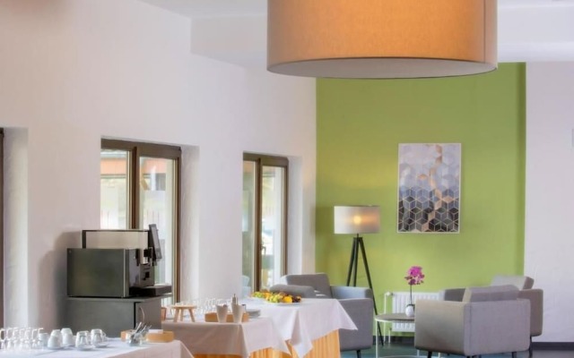 Four Stars By City Hotel