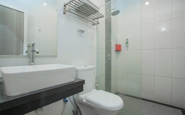 RedDoorz Plus @ Idjen Boulevard Malang