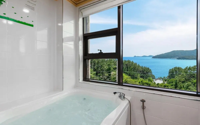 Geoje Marine Castel Pension
