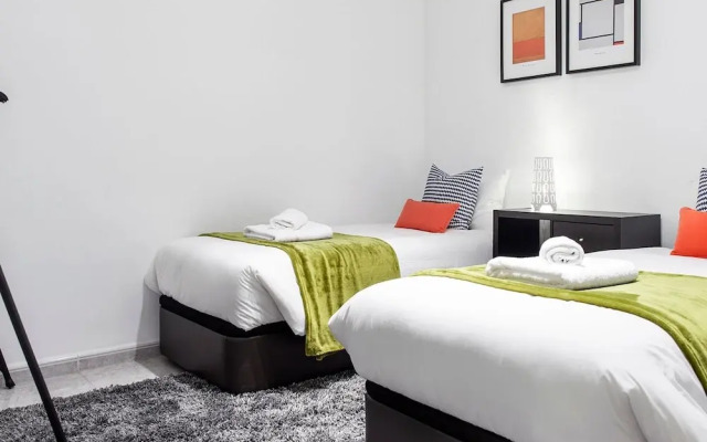 Prime Eixample Hideaway 6 Guests With Balcony by Myrentalhost