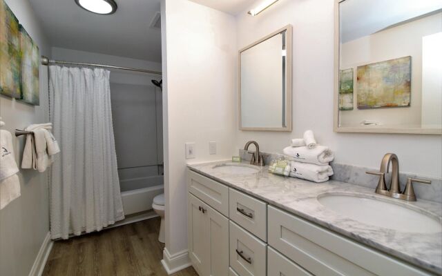 Shipwatch Riverside E204