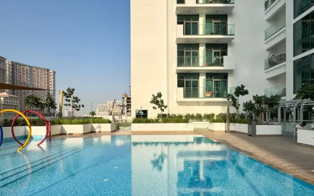 1BR Apt Near Downtown Dubai Pool Skyline Views