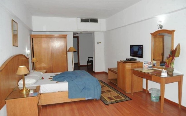 Pyramids Plaza Hotel